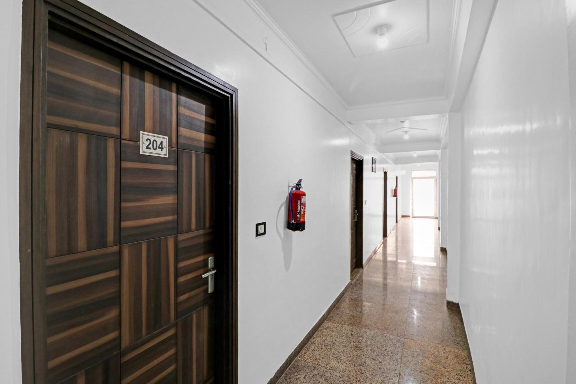 Hotel O Bharat Stay Near Indira Gandhi International Airport نيودلهي المظهر الخارجي الصورة