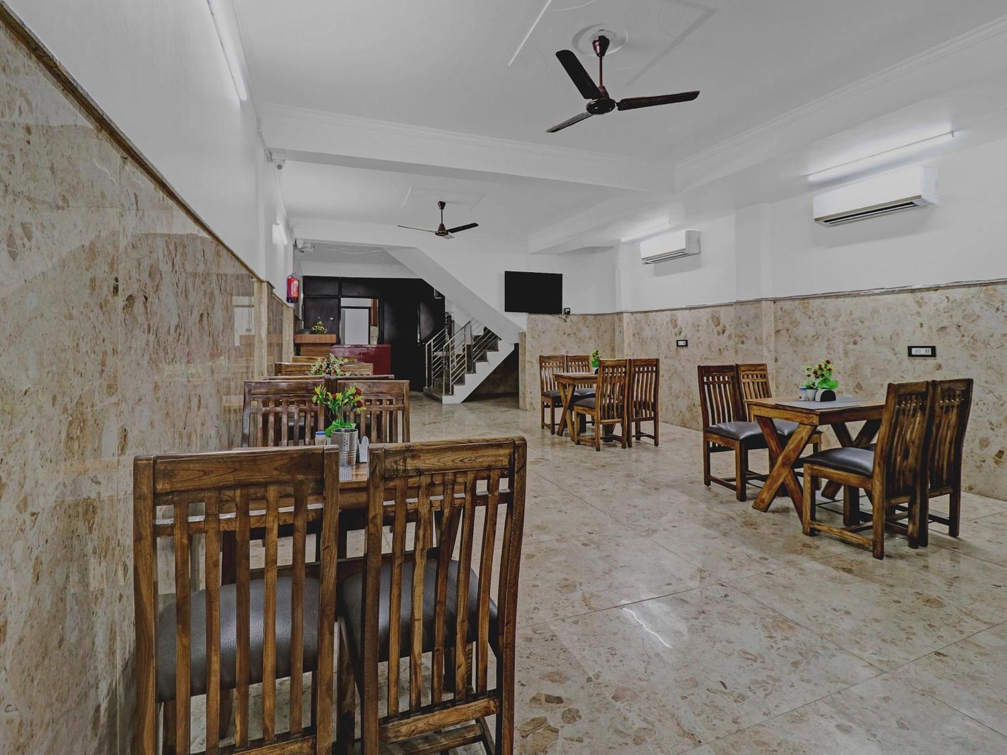 Hotel O Bharat Stay Near Indira Gandhi International Airport نيودلهي المظهر الخارجي الصورة